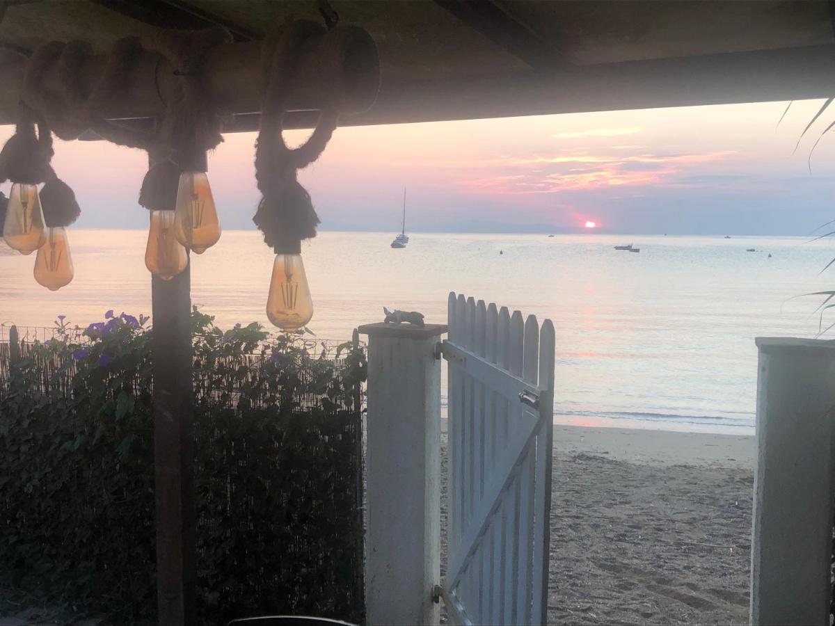 Casina Mare Sulla Spiaggia Capoliveri Kültér fotó